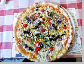Vegetarian pizza from Mea Culpa