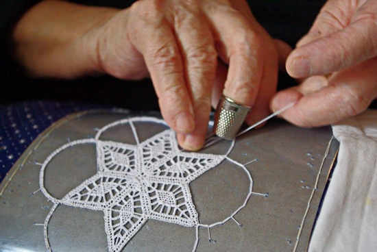 Making Pag lace