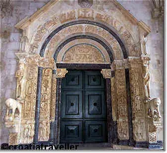 Radovan portal, Trogir