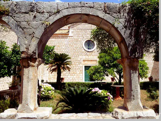 Cloister of Dominican Monastery, Stari Grad