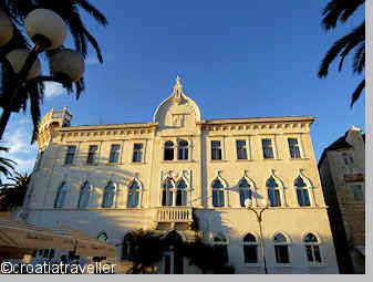 Trogir: Lucic Palace