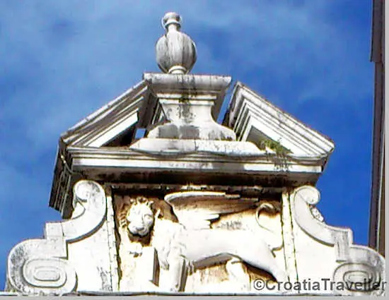 St Mark's lion, Balbia Arch
