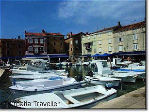 Mandrac: the small boat harbour