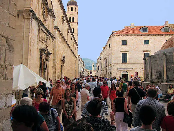 Crowds on Dubrovnik's Stradun