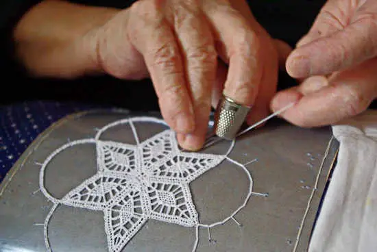 Making Pag lace