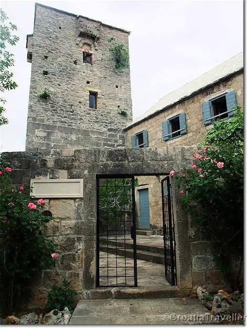 Skrip Radojkovic towe and Island of Brac Museum