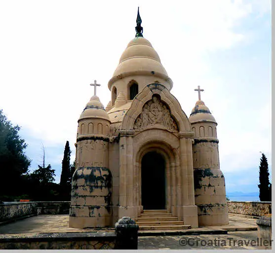 Petrinovic mausoleum, Supetar