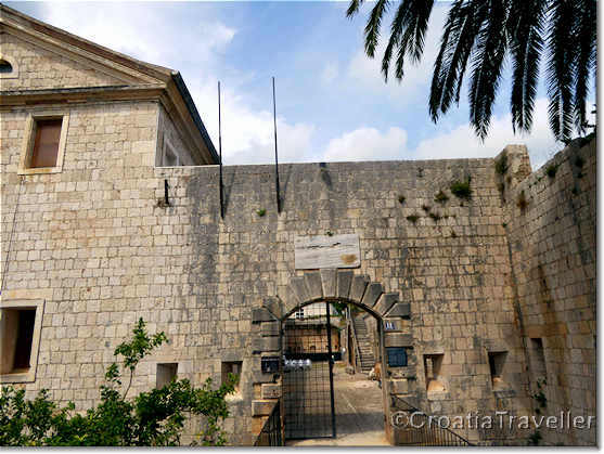 Vis Fort and Archaeological Museum