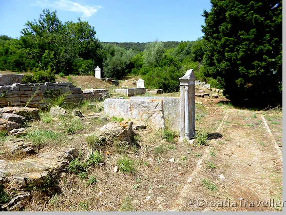 Greek necropolis and Walls in Vis